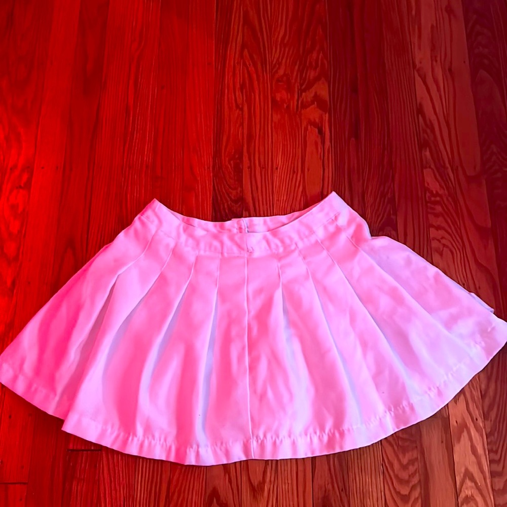 Cute white pleated skirt